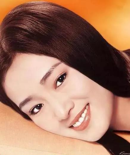 巩俐，国内著名女演员，她的名字不仅仅代表了美丽，更代表了才华、智慧以及独立自主的