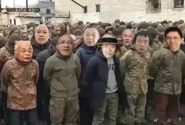 被广大网友戏称为“王戳戳”的王小东，自从被平台禁言复出后，一改昔日的行事风格和立