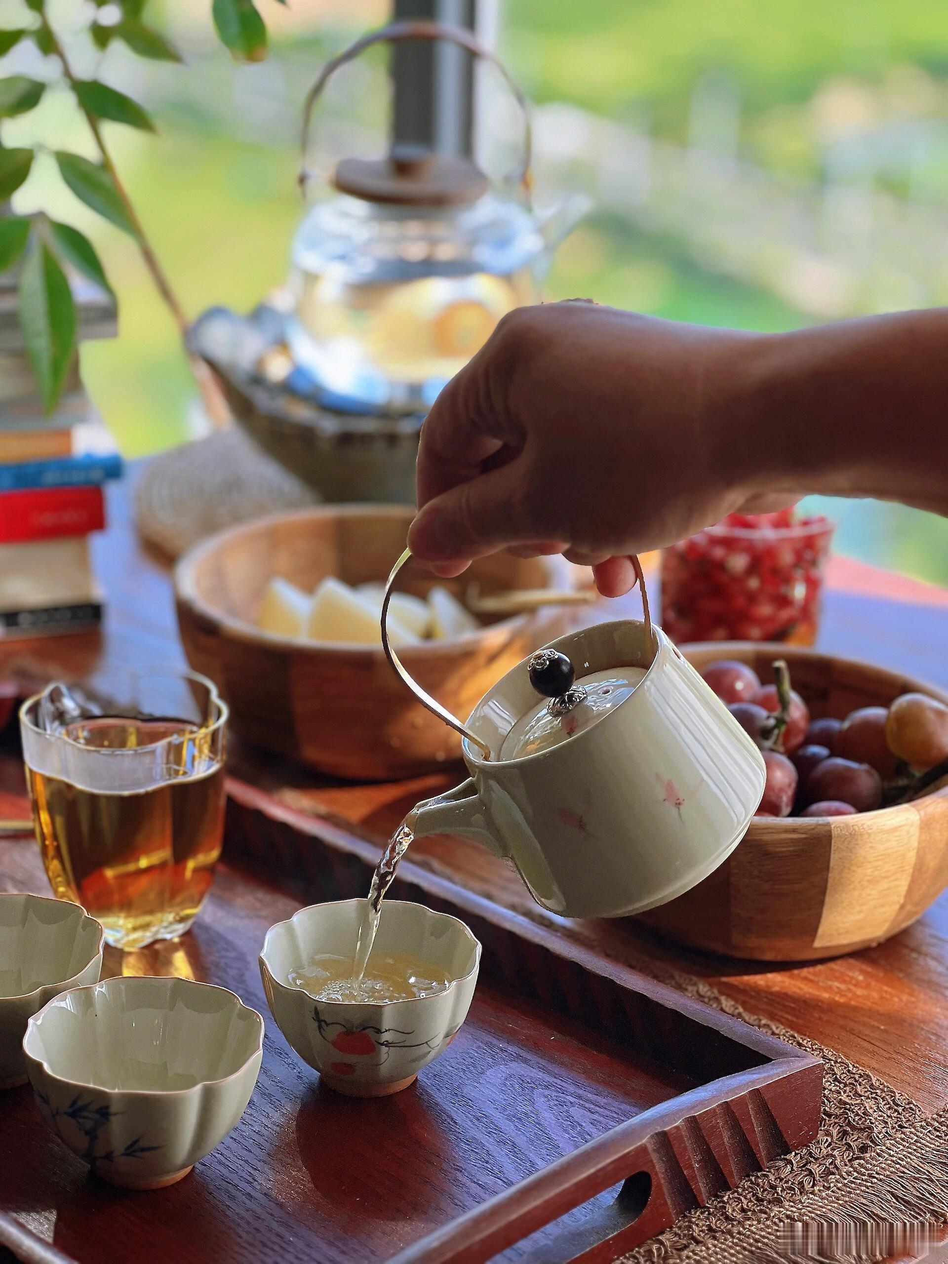 我算弄明白了人只要不随便往外跑不跟人过多打交道生活立马清静一大半不用费劲找话题尬