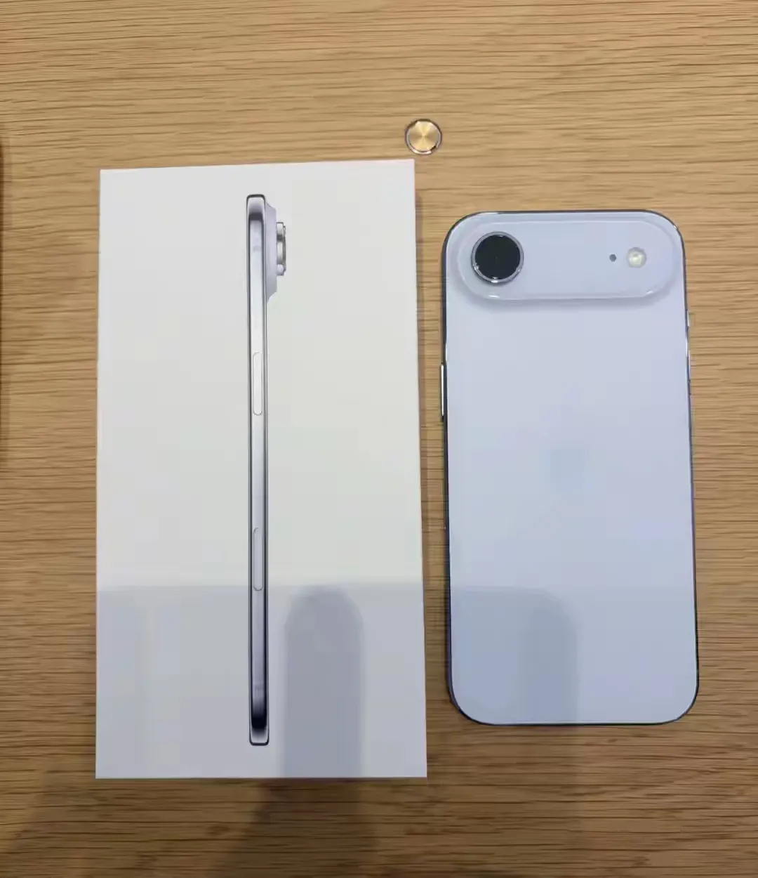 看来iPhone Air这次真的卖不动了！10月22日正式开售后，线下门店堆满了