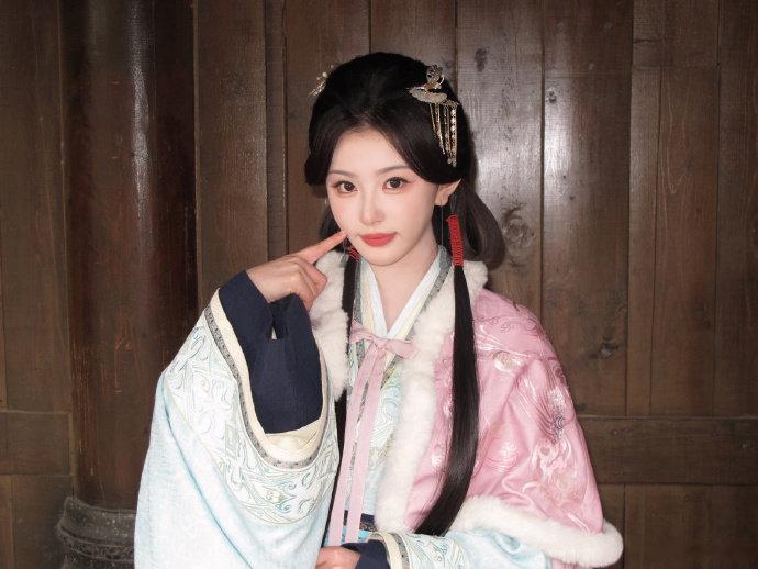 孔雪儿晒将门独后杀青照 孔雪儿将门独后杀青发文 孔雪儿晒将门独后杀青照 