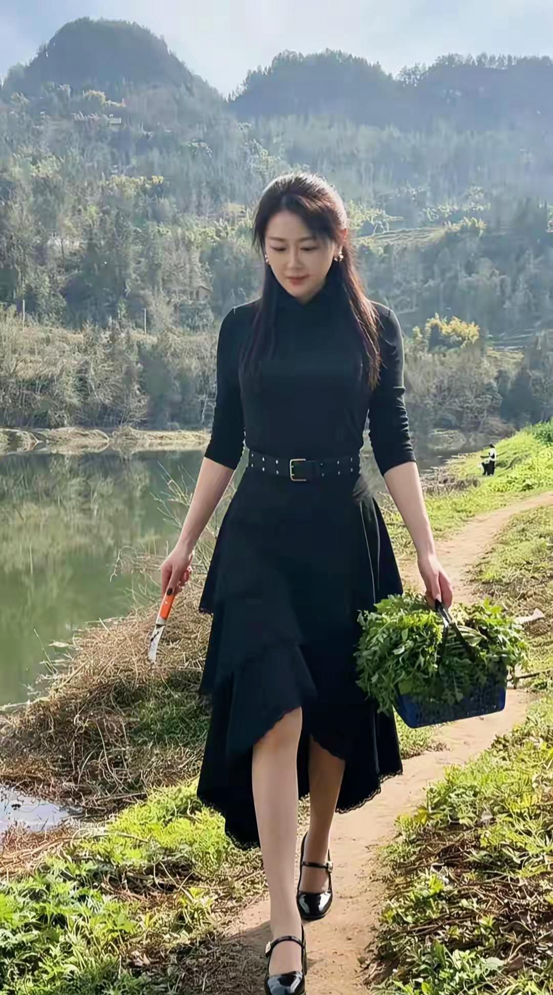 春日去班味必买 享受大自然的穿搭 户外长裙穿搭