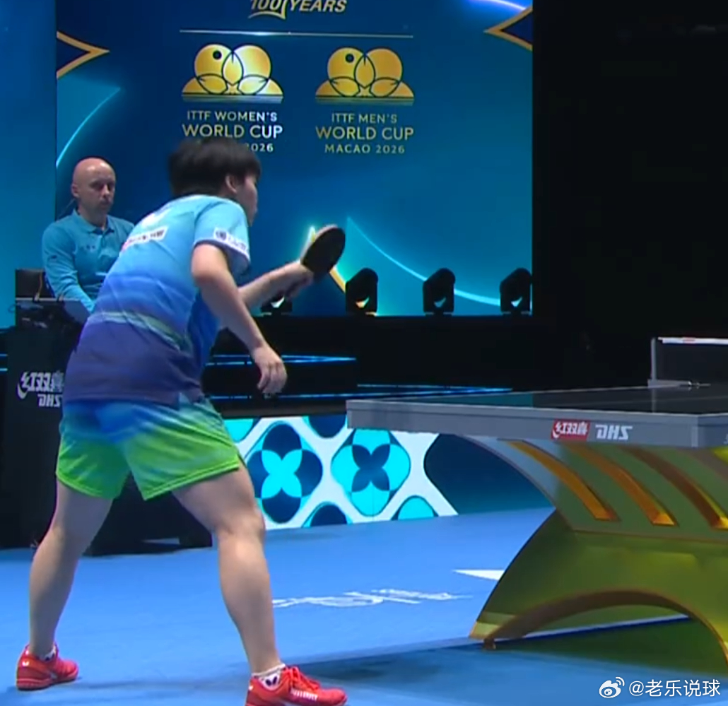 乒乓球 日本队的这个队服从后面看，真难看 