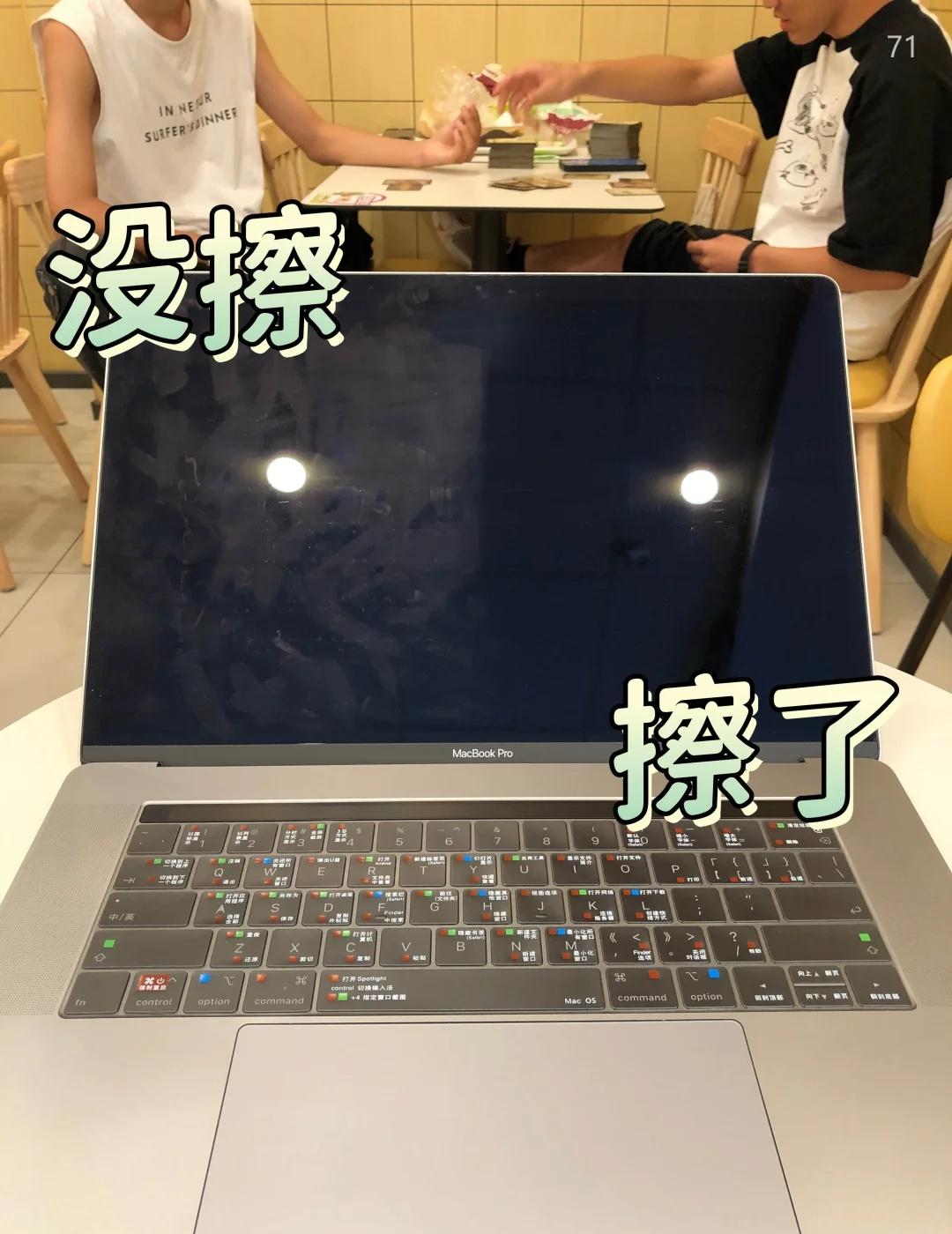 MacBook屏幕总有指纹？试试这块布
刚擦完屏幕没多久，又留下好几个手印[捂脸