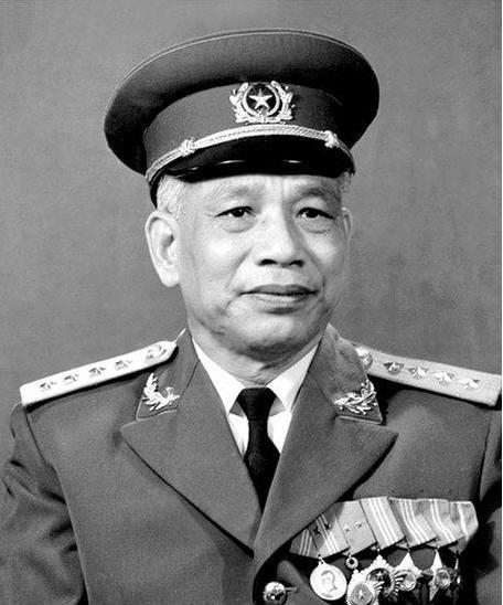 1977年，越南大将文进勇率领40万大军进攻柬埔寨，胜利的他信心大增，在两年之后