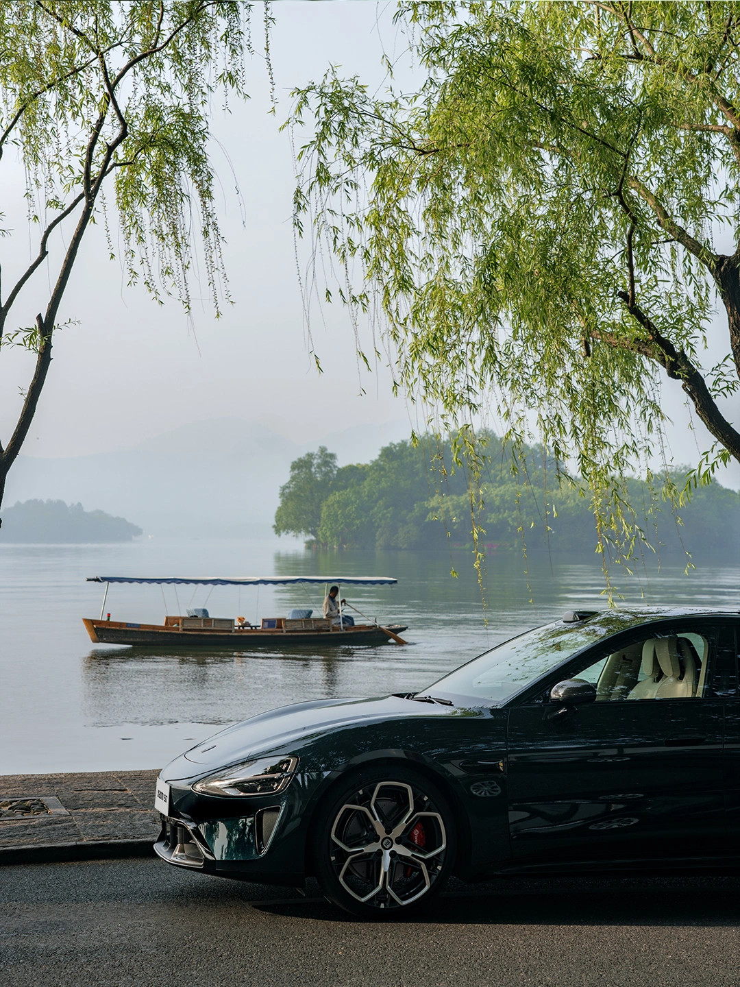 新SU7与杭州，在江南山水间对吟。