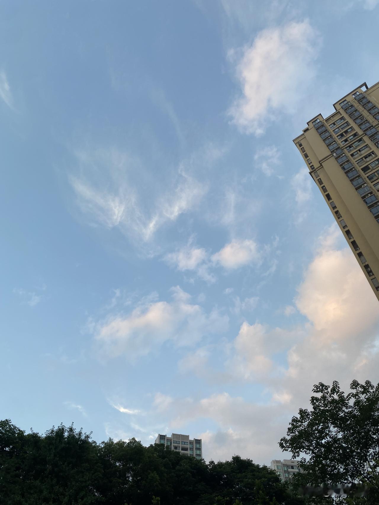 分享一张你相册里的天空风景照