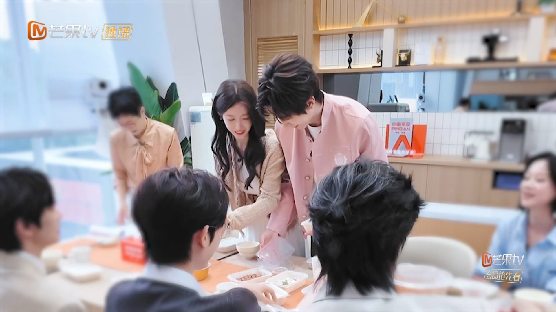 侯卓成签婚前协议全听杨汝晴的张泉灵聊婚前协议，杨汝晴超认同，侯卓成直接一句“听你