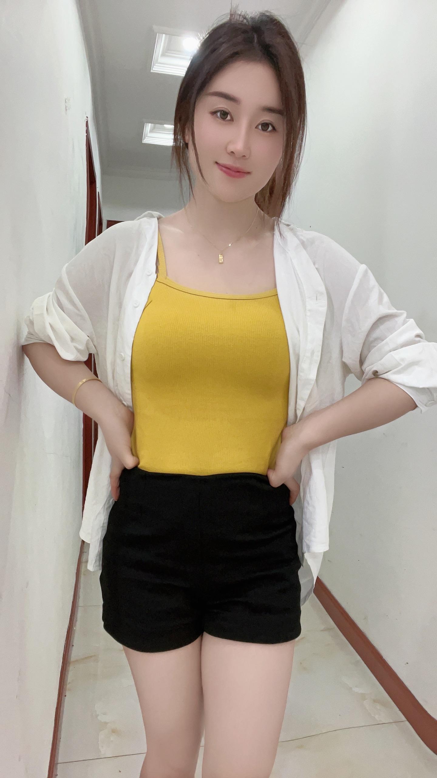 一个成功的男人身后一定有一个他很爱的女人，一个成功的女人身后一定是空无一人，我最佩服的是两种人。一是穷困潦倒，却没有离开男人的女人，二是风光无限，没有抛弃糟糠之妻的男人，人生无常，弃我去者，昨日之日不可留，乱我心者，今日之日，多烦忧啊！