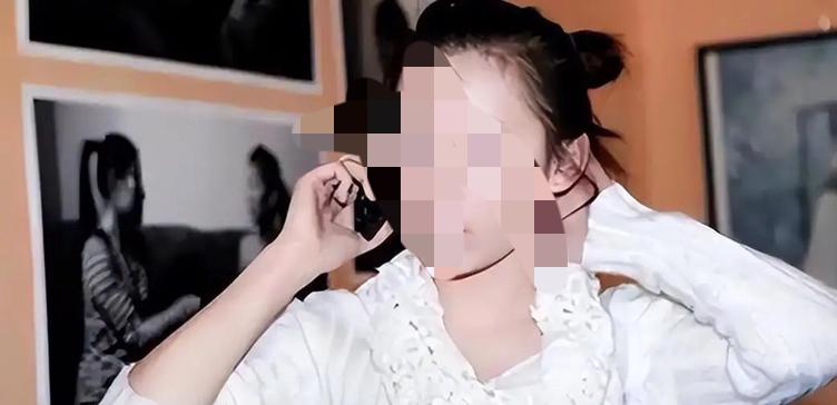 19岁的人大女生直面数十家媒体，身上写着“不要脸”三个字，冷静反问所有人：我敢直