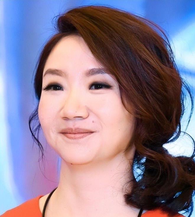 终于知道陶晶莹为什么崩溃了。原来不仅大陆人骂他，连台湾省也不让他登台了。陶晶莹现