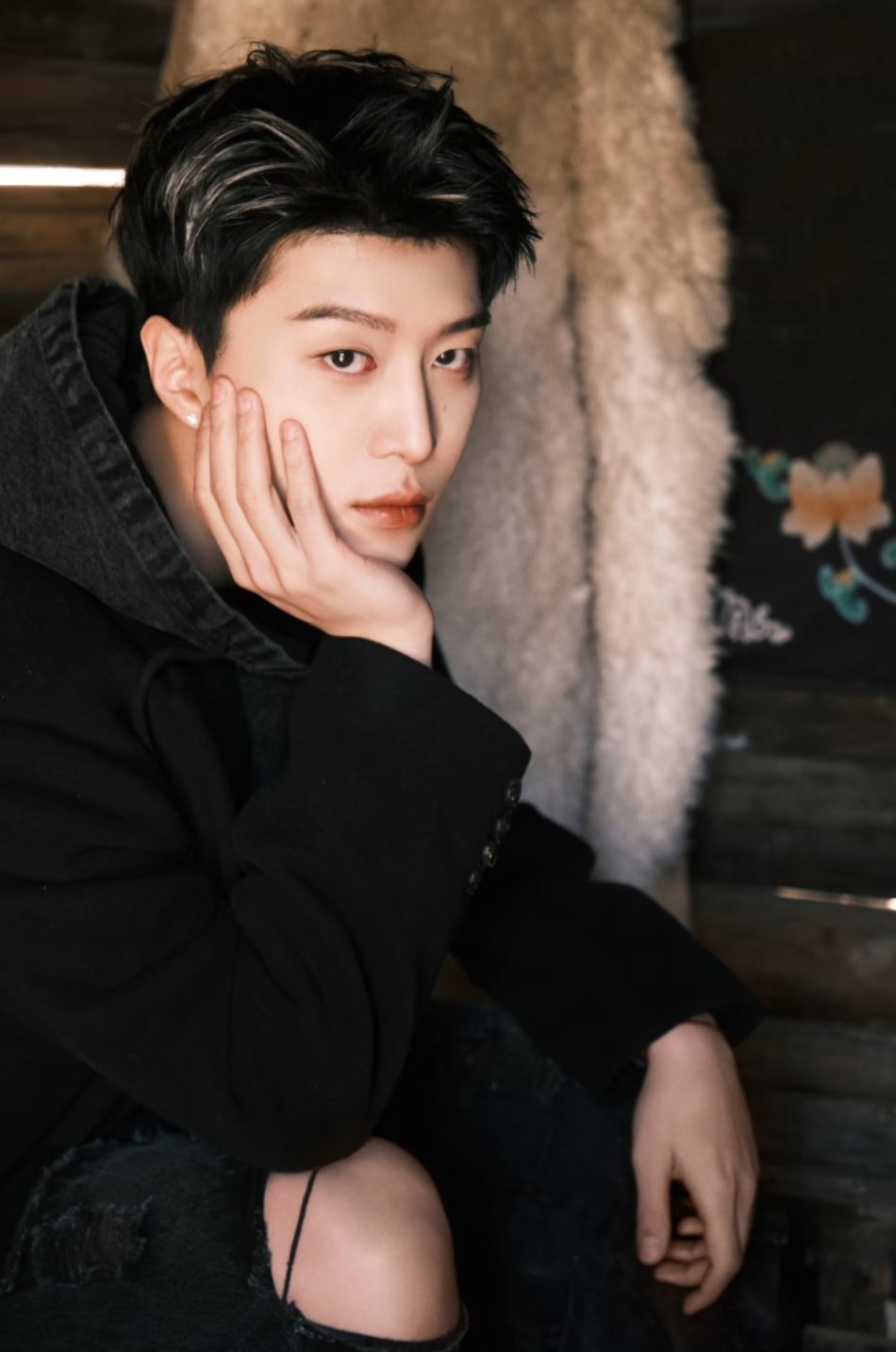 范丞丞和羊的合照～ 