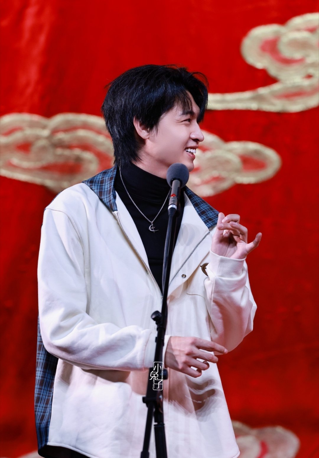 秦霄贤胖了16斤，胖了感觉更帅了耶，之前还是太瘦了