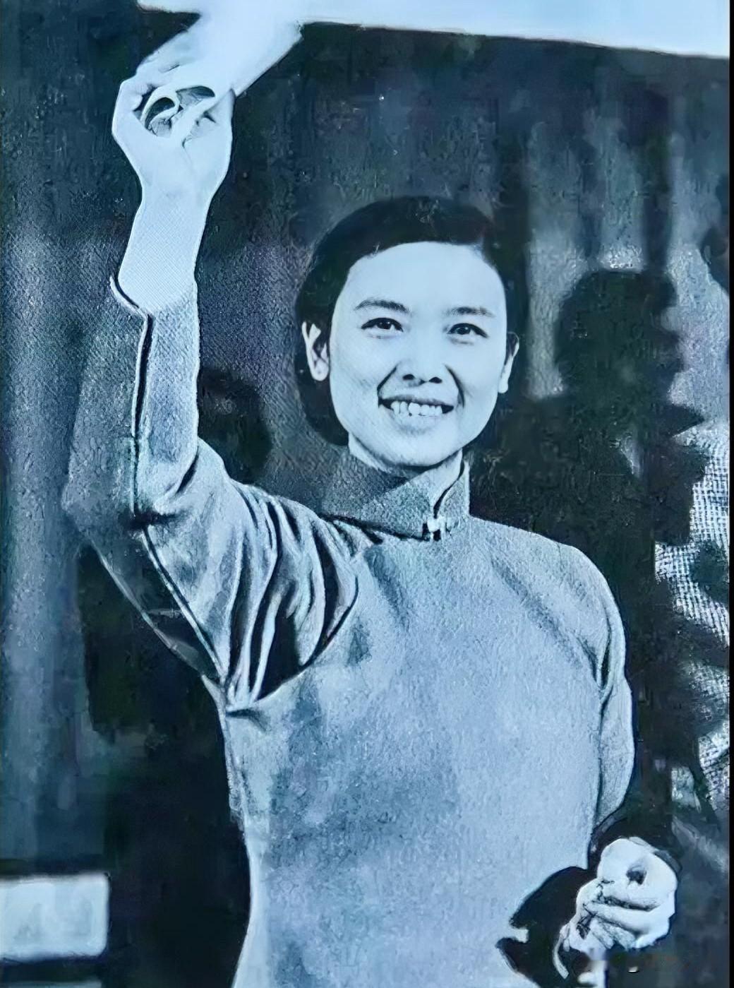 饶簌石妻子陆璀是“一二·九”运动的重要参与者，曾担任全国学联宣传部部长，后长期从