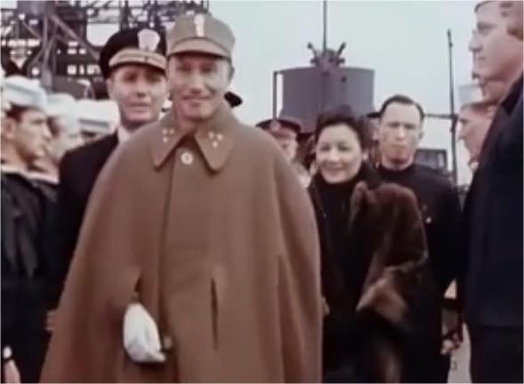 【1946年蒋介石夫妇视察美军军舰，戴笠也罕见出镜，一个月后飞机失事】
这是19