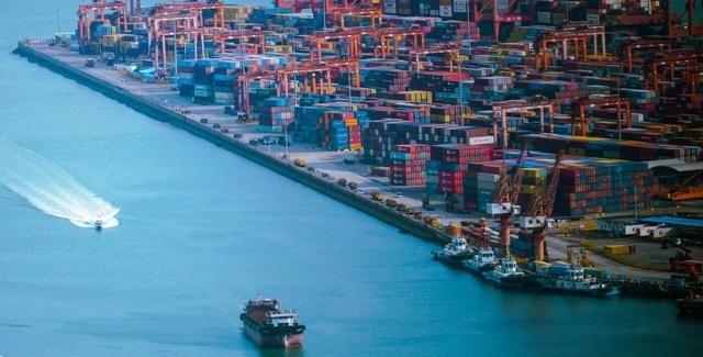 这个问题问得好：只要中国投靠美国，哪怕中国发展成为世界第一，美国也不会阻拦？我觉