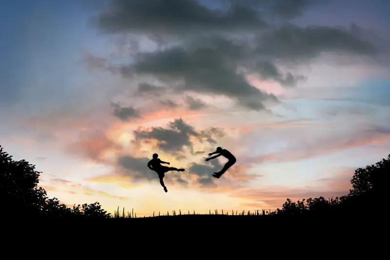 这才是真正的功夫，
正所谓乱拳打死老师傅。
何为功夫？速度要快、要准、要狠，
具