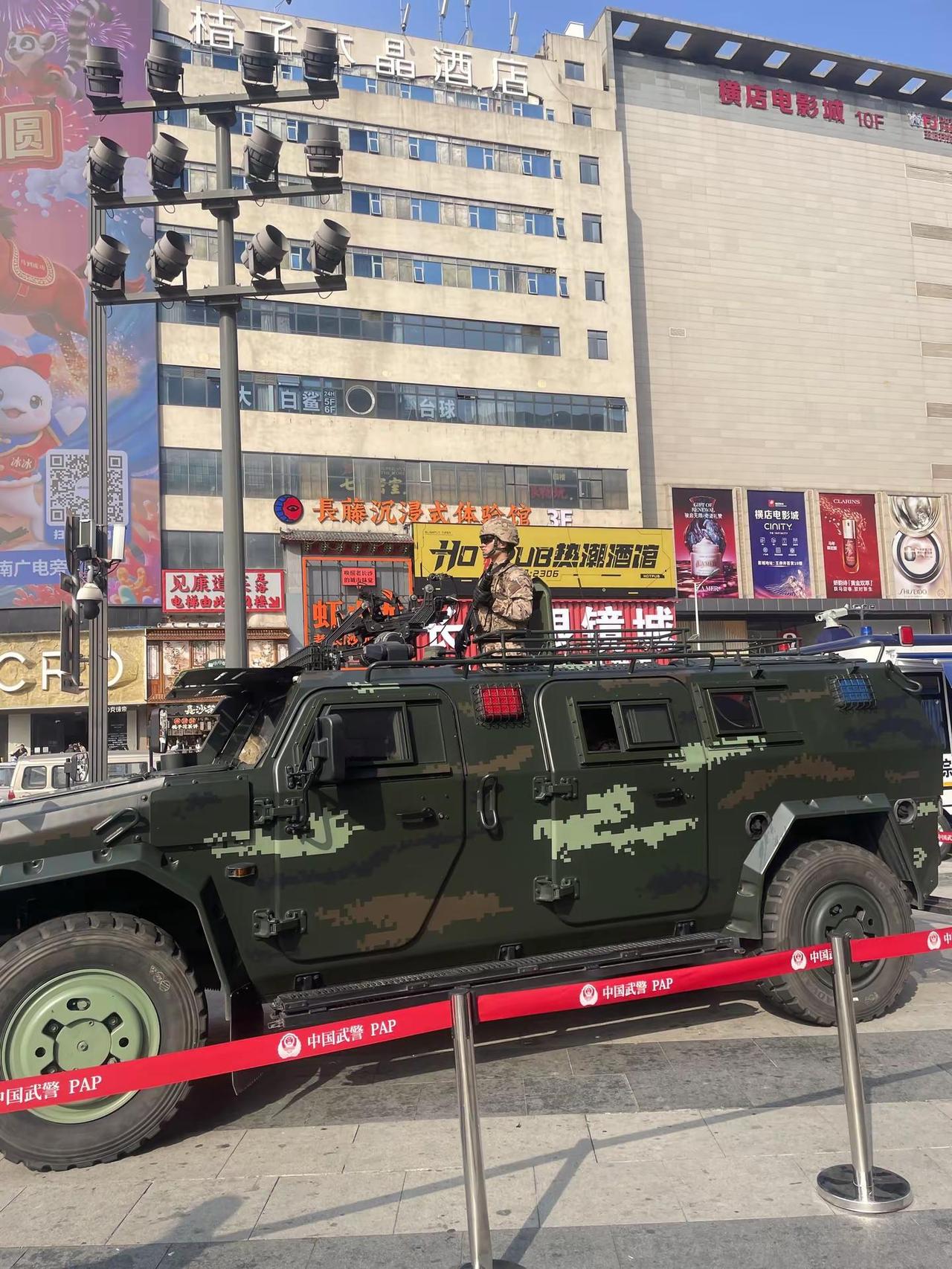 人民子弟兵确实帅！