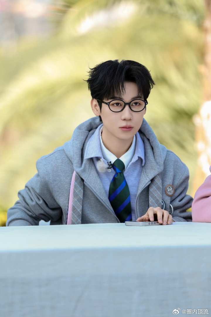 邵明明给名学导演发信息推荐文韬邵明明真的太温柔了🥹主动引荐文韬来到名学，多年后