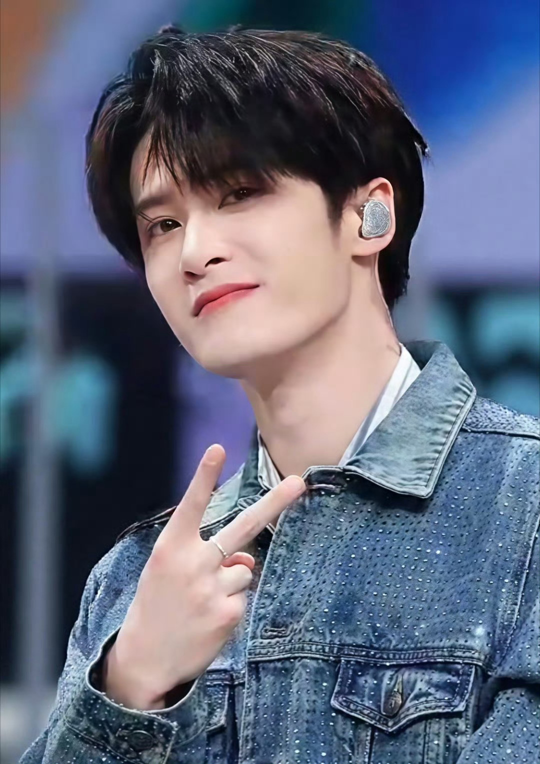 檀健次年上的魅力我后知后觉檀健次的扛剧能力有目共睹，其主演的《滤镜》、系列剧《长