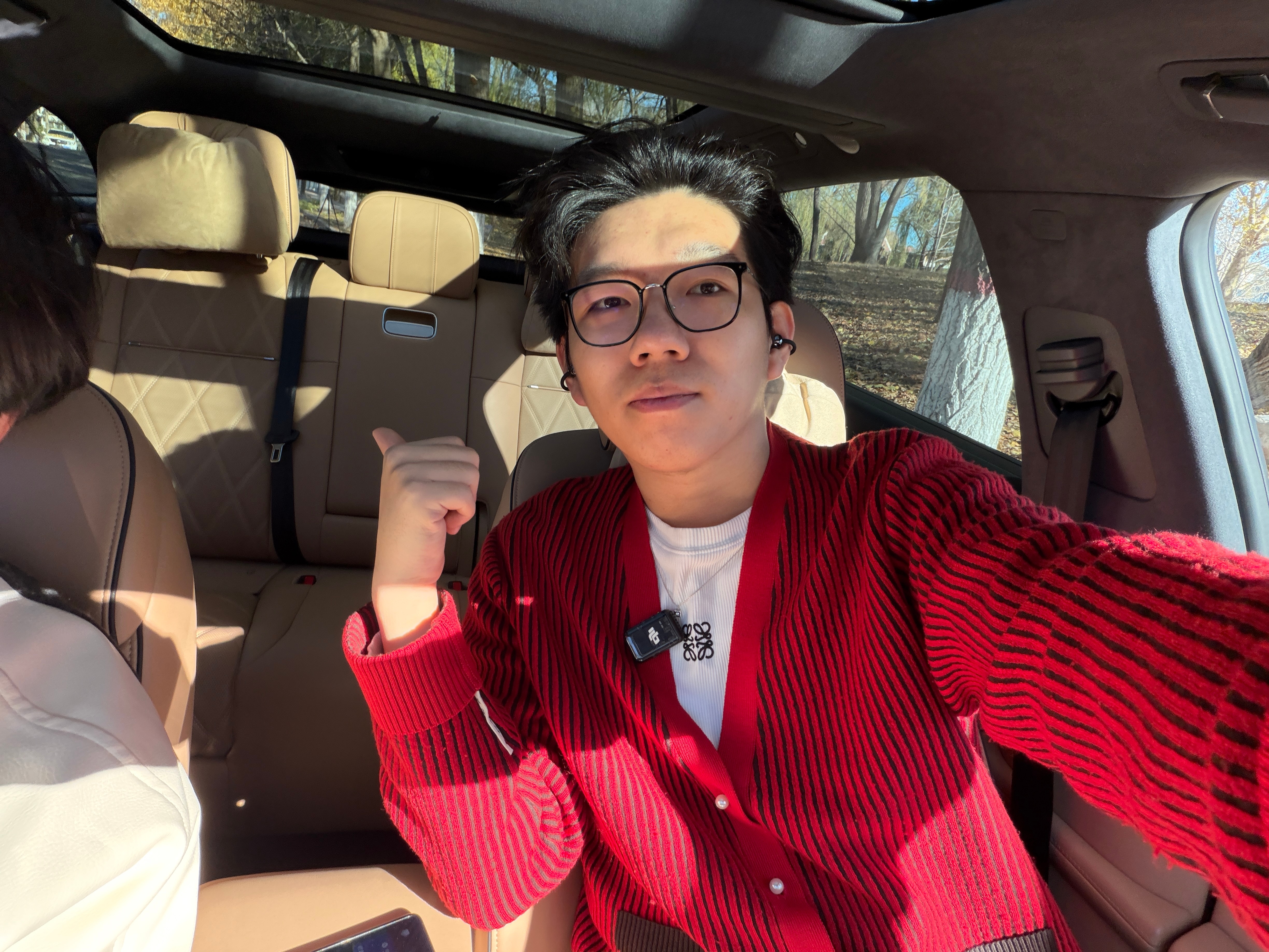 今儿在拍摄，能看出来是哪款车嘛？