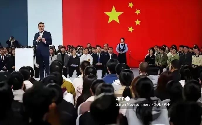 访华后遗症，马克龙开始警告欧洲

12月7日，返回法国的马克龙接受了《回声报》的