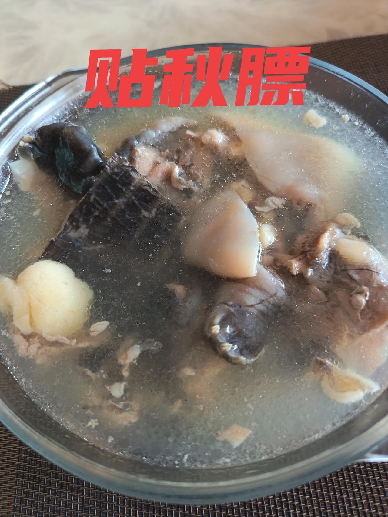 我今年退休快三年，养老金有4300。每个月写点头条，拍拍视频，还有一两千的副业收