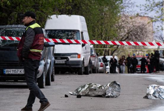 4月30日基辅枪击案才得到实锤，一个57岁的男人在街头乱开枪，搞出了6死14伤的