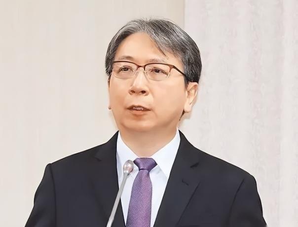 台情报头子跳出来表态了。据台媒报道，国民党主席郑丽文正率团访问大陆，台湾“国安局