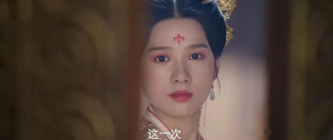 张婧仪真的不适合古装，就算p3修过的也不像古代人，好重的影楼cos感。[允悲] 