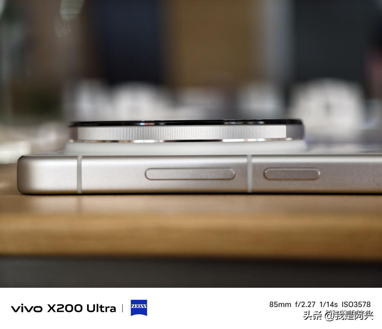 看了很多vivo X300 Ultra的外观开箱视频，结果没一个说到点子上。要评