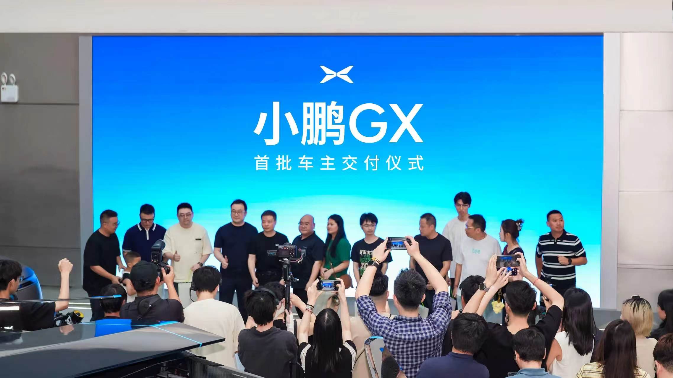 小鹏GX Ultra顶配占比高，背后其实就四个字：认知太统一了。一台车最怕的，不