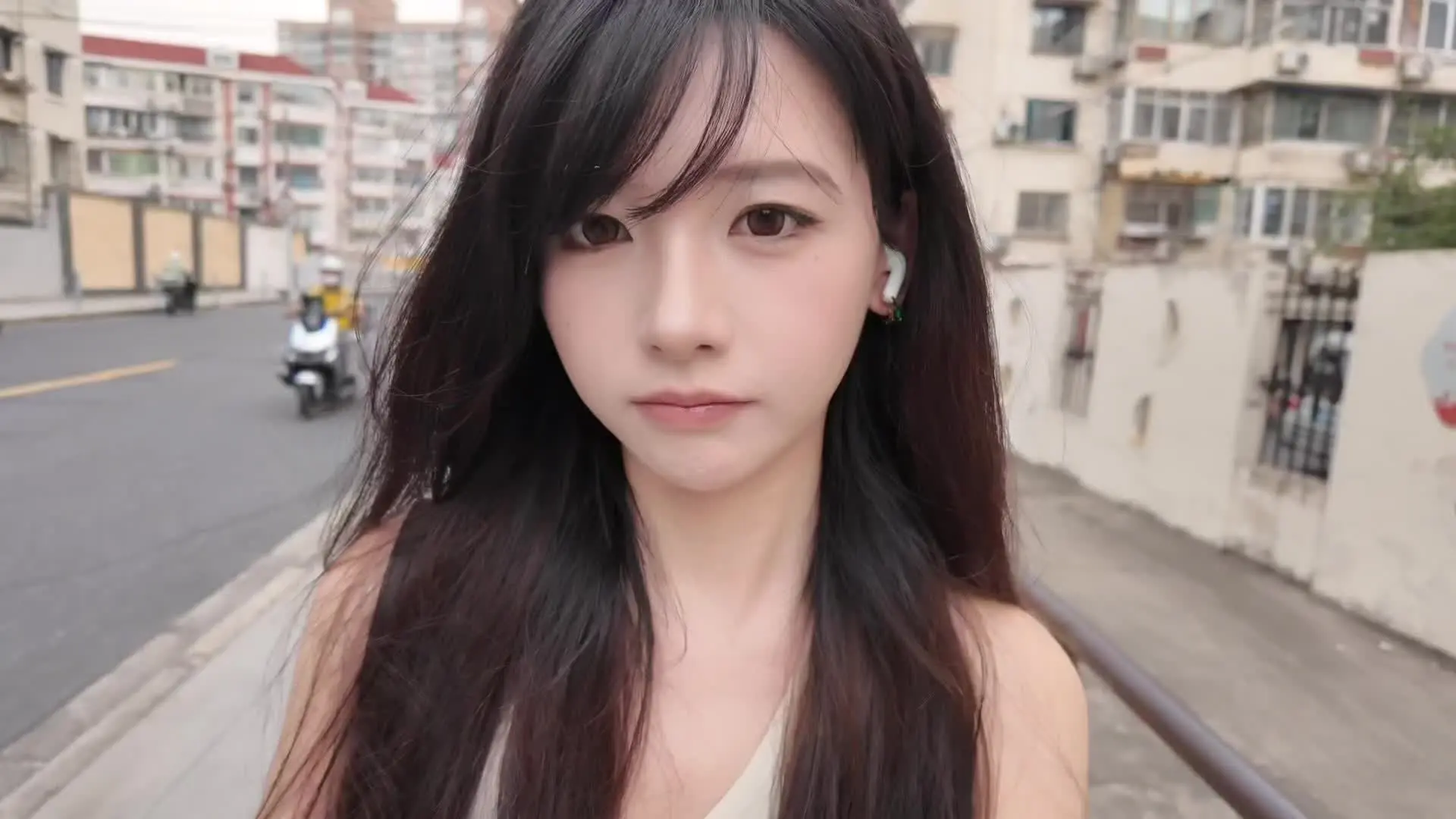 逛街热的妆花了