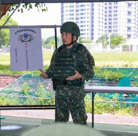 台陆军司令吕坤修视察部队，声称要“强化国土防卫能力”。

台陆军司令吕坤修8月7