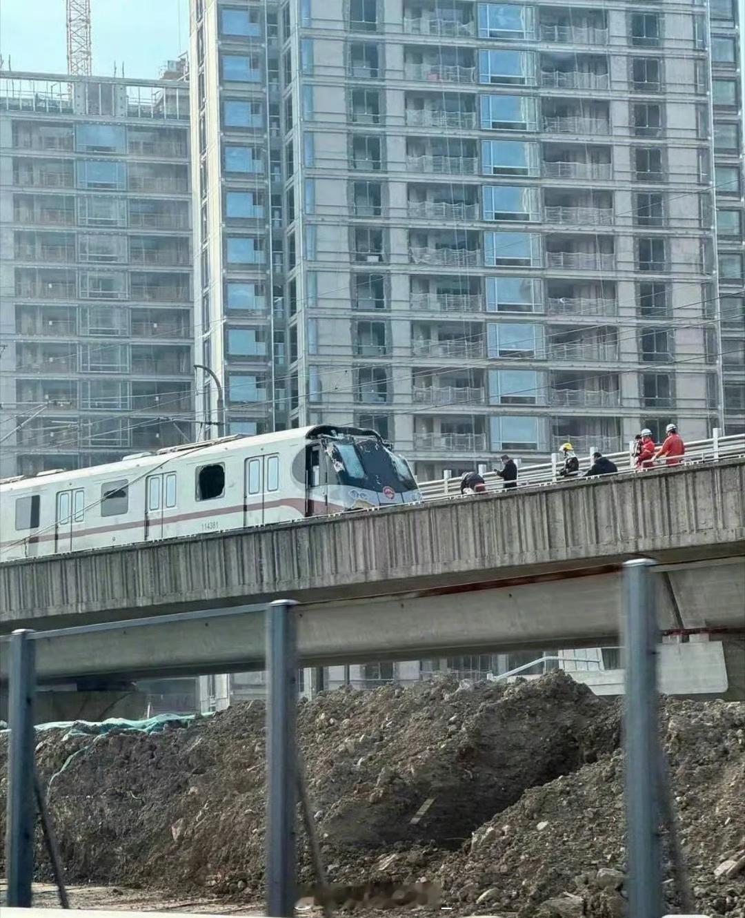 热知识：上一次11号线的事故已经正好过去两年了[泪] 