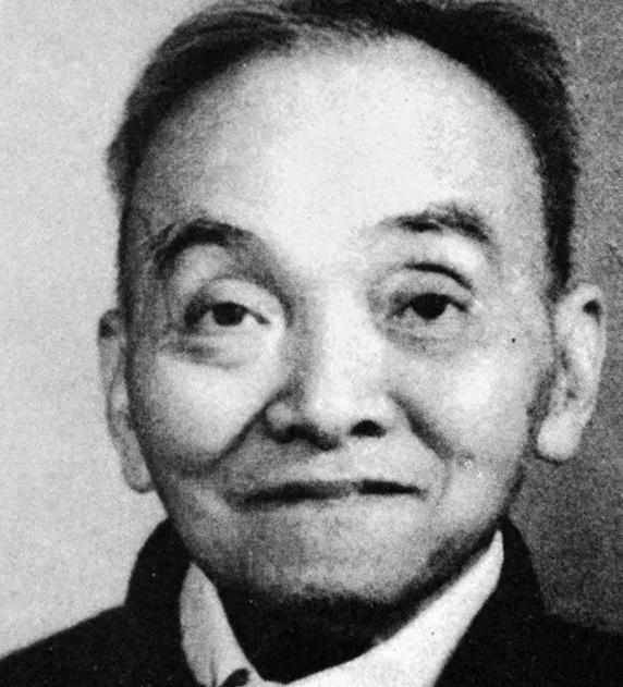 1949年，范纪曼被捕，不久被判死刑！行刑前一天晚上，他借口肚子疼，要上厕所，看