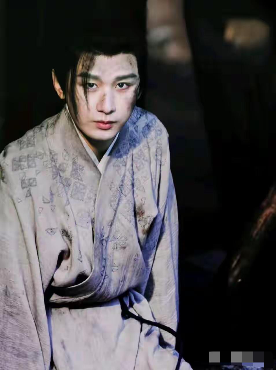 我小妹特别的喜欢成毅，
曾经在线下活动见过成毅，
说了句大实话，大家不要被成毅外