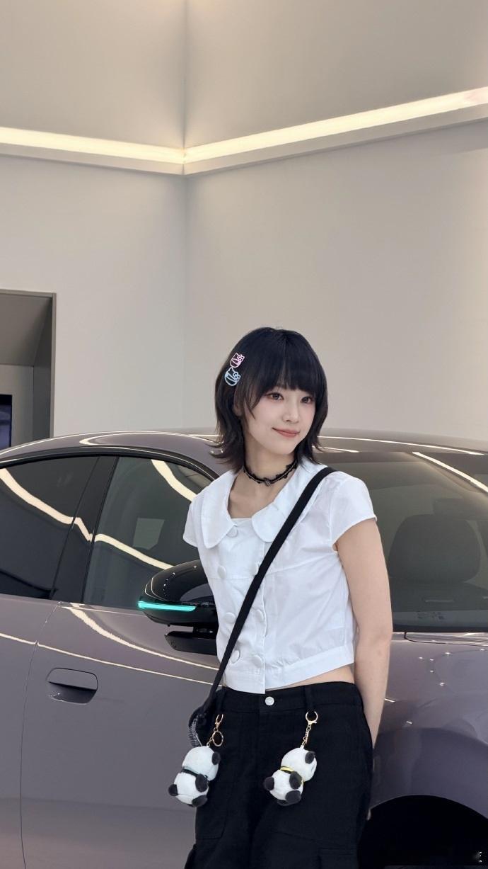 黄灿灿真的去看小鹏MONAL03了 黄灿灿的颜值怎么样？喜欢的举个手。小鹏MON