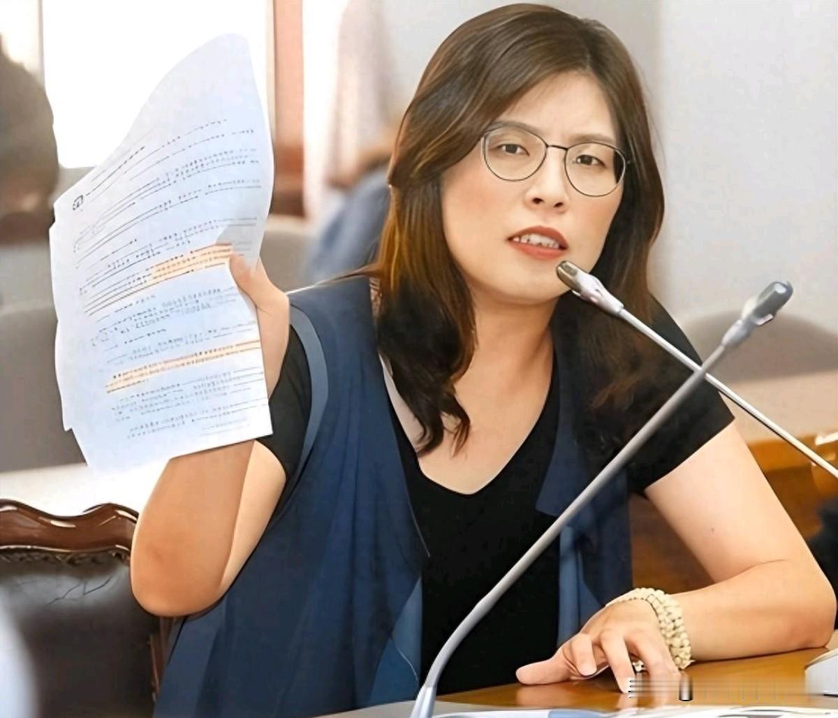 郑丽文出来表态了！就在918这一天，郑丽文表示，今天是国耻日，参选党主席兼负合重