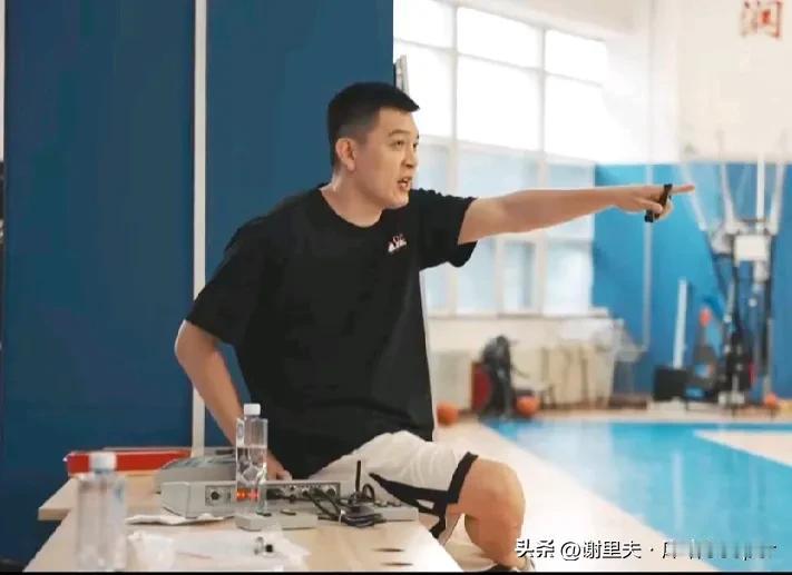 cba休赛期三个新消息，杨鸣亲自上阵督促球员加练罚篮，必须两罚全中，特别是李晓旭