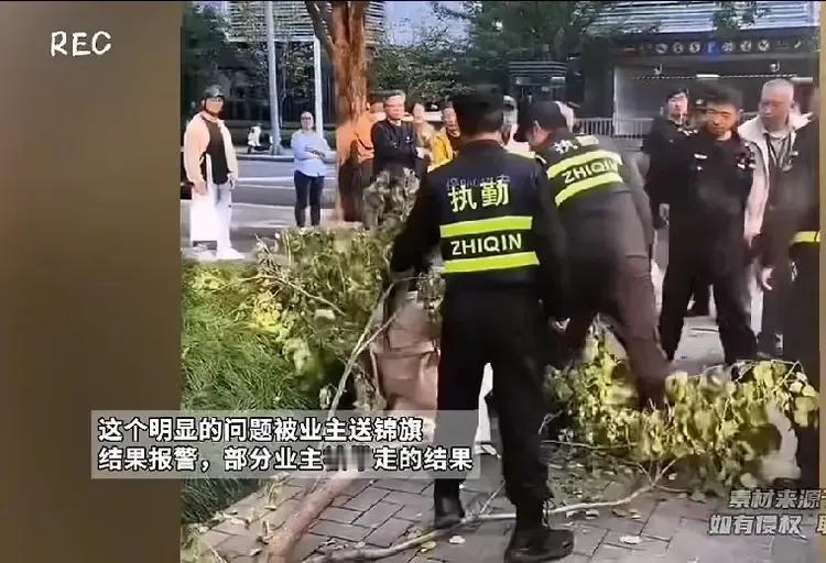 维权也需要谨慎啊，上海某小区三菱电梯变上菱电梯，结果部分业主上门送锦旗。
随后就