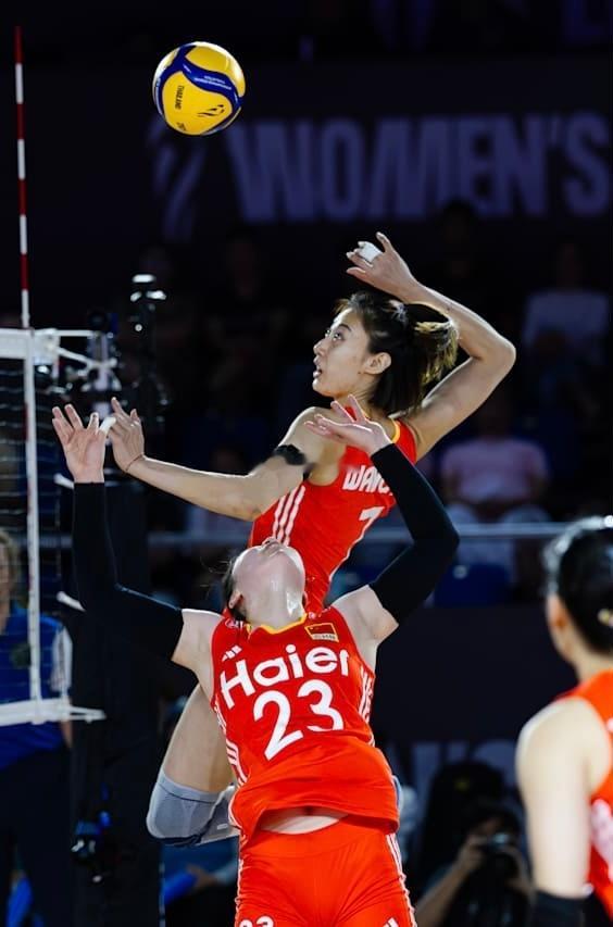中国女排3-1墨西哥女排中国女排副攻王媛媛10分（11扣6中0失误被拦、4拦）扣