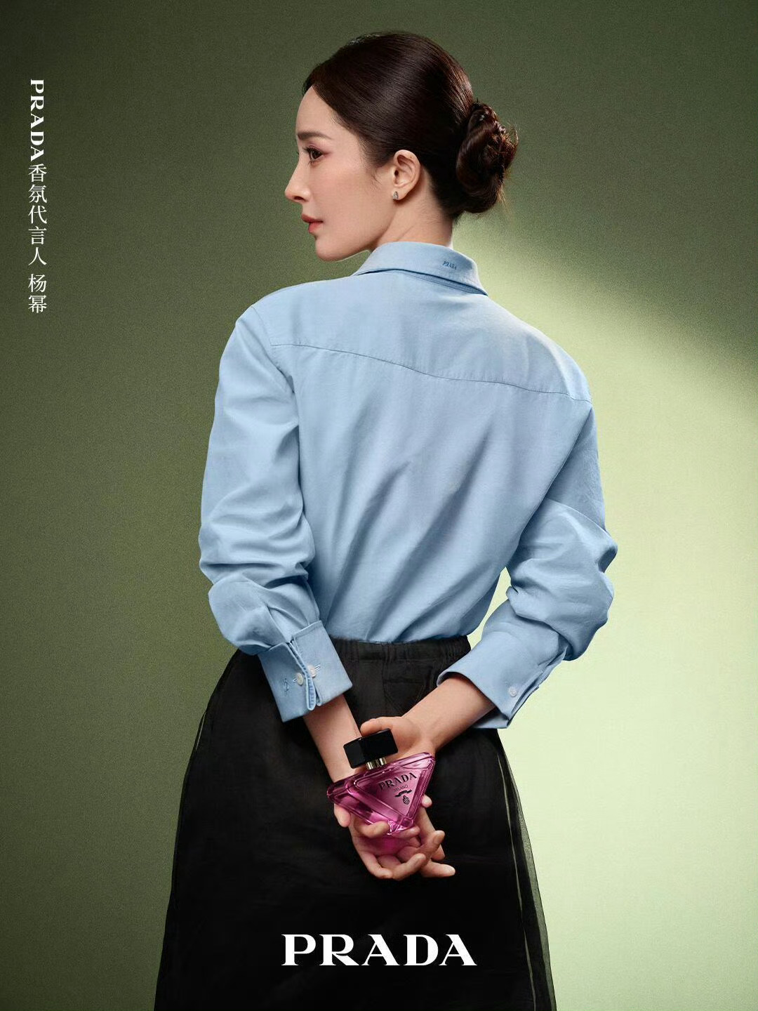杨幂 Prada Beauty “我本莫测”香氛大片，简约优雅的普拉达女郎。 