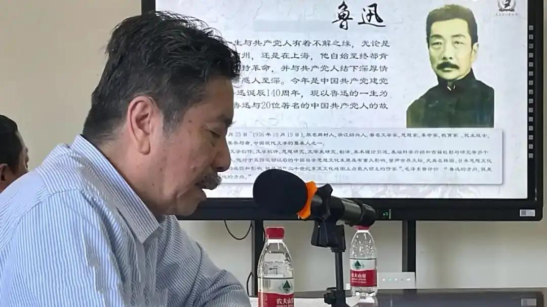 因为鲁迅太优秀，使得儿子和孙子，曾受到极大的尴尬，尤其是孙子周令飞直言：“被爷爷