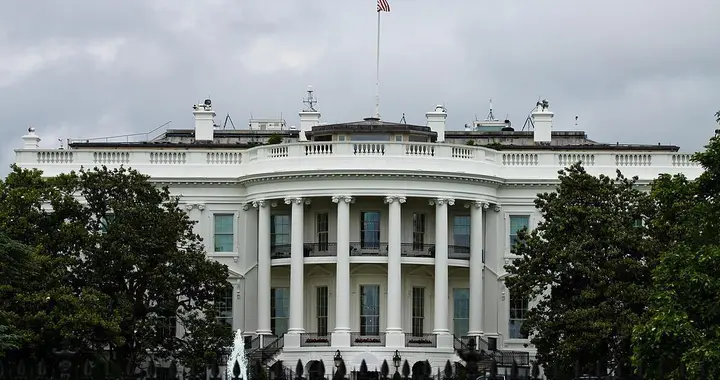 美国新一轮限制外国公民入境措施生效