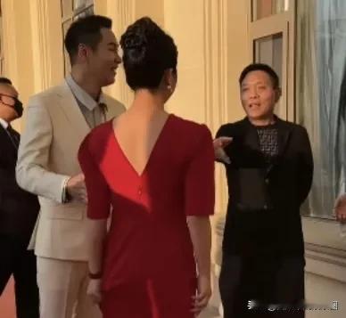 徐子崴比不了祁隆

喜欢徐子崴的粉丝，在网上拿徐子崴和祁隆比，认为两人音乐创作的