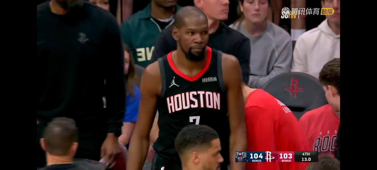 今天火箭主场死里逃生，107:105险胜鹈鹕。
拯救火箭的依然是老将杜兰特。最后