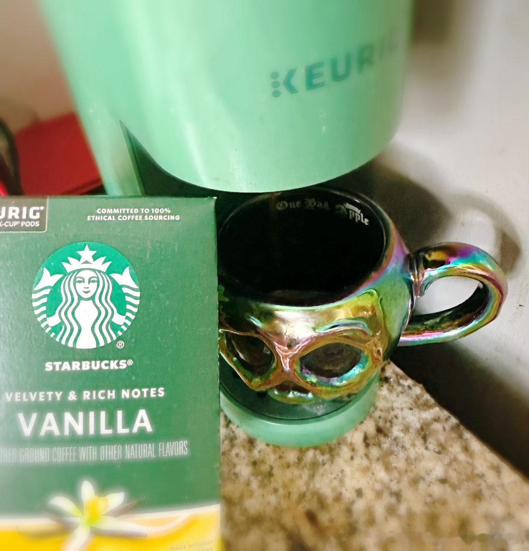 一张图里居然同时聚齐了橘师最痛恨的三件事：kcup，星巴克，vanilla