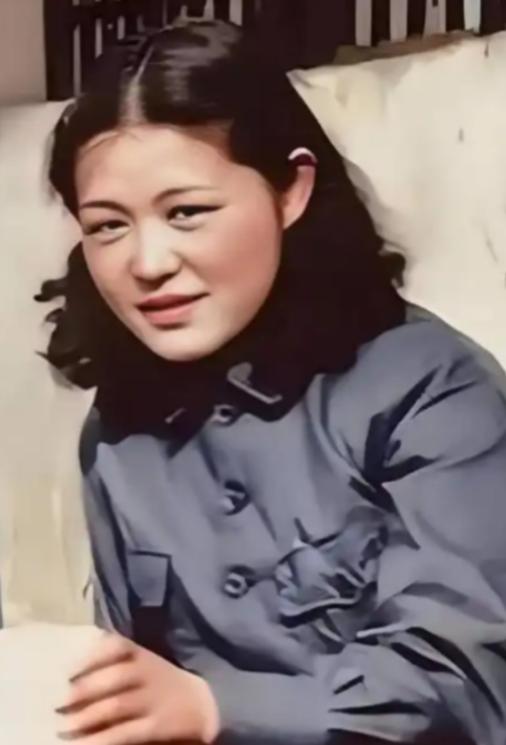 1937年，一个26岁的姑娘拎着行李走进延安，她叫吴光伟，旁人都喊她吴莉莉，这姑