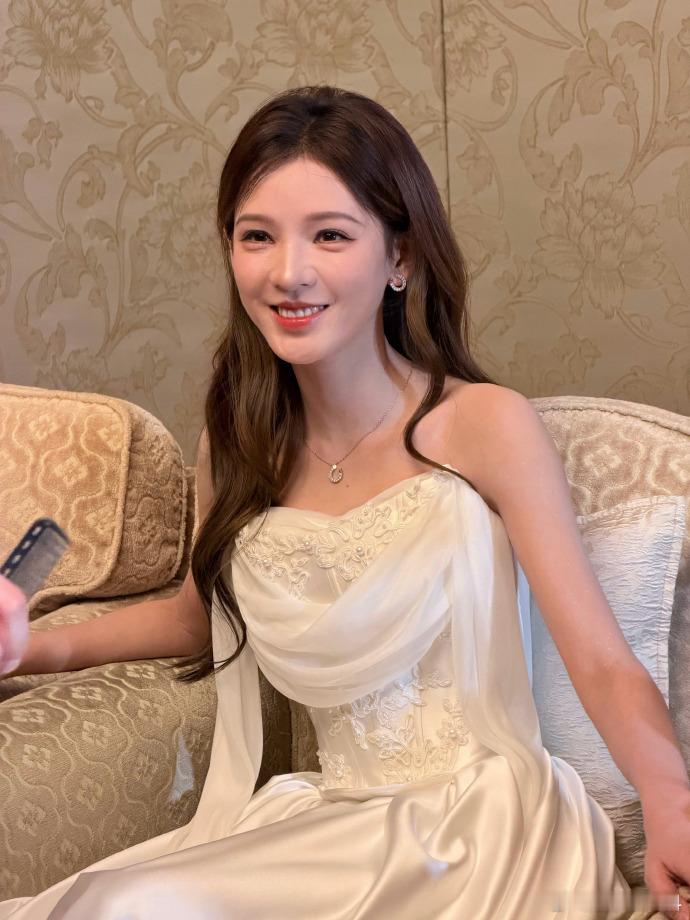 张予曦笑曦曦好心情已上线张予曦笑曦曦live图张予曦的笑容自带治愈 buff！笑